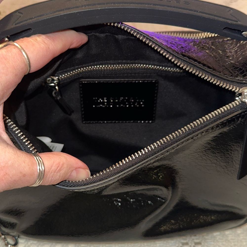 Marc Jacobs Soft Box 23 Black Leather Handbag w/2 STRAPS, 1 leather, 1 logo - Picture 7 of 13